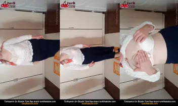 Çift, koca çalışırken meme ve kalça açığa çıkaran çıplak fotoğraf çekiyor